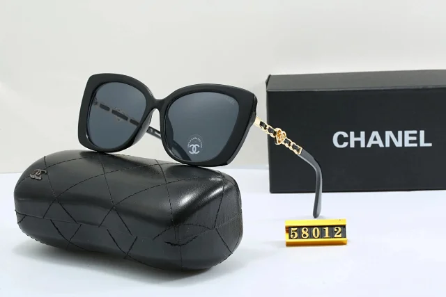 Chanel Eyewear Oversized square-frame sunglasses with chain-detail temples product detail image 19