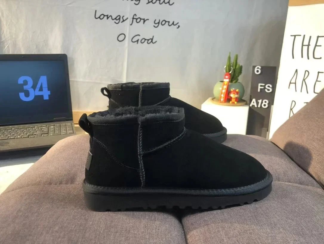 Snow Boots photo 2