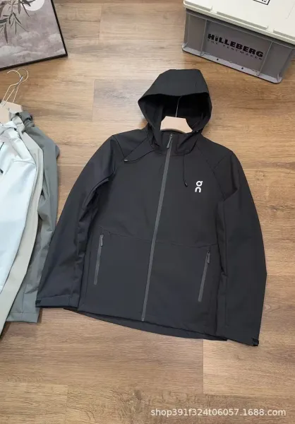 On Running Windbreaker Black Jacket - 1