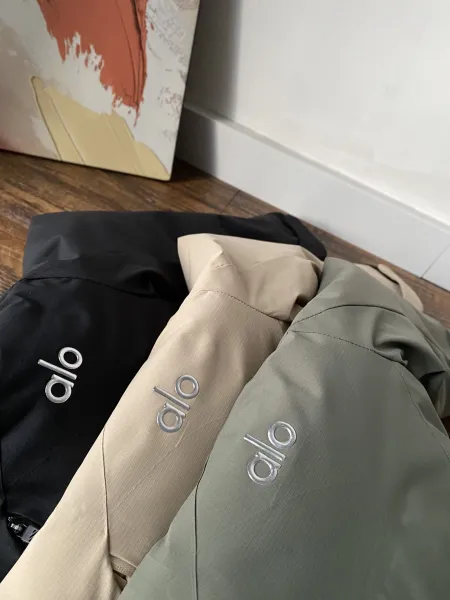 Alo Yoga Performance Hooded Windbreaker Army Green Jacket - 9