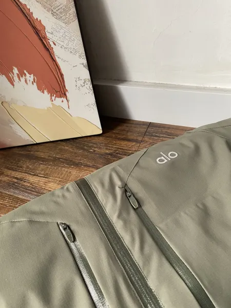 Alo Yoga Performance Hooded Windbreaker Army Green Jacket - 18