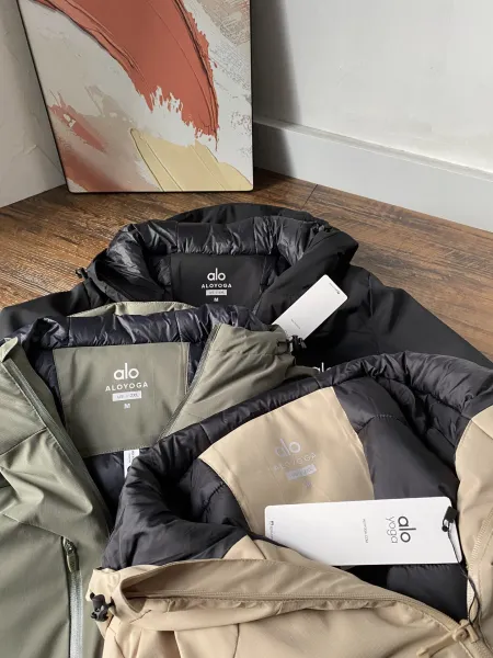 Alo Yoga Performance Hooded Windbreaker Army Green Jacket - 7
