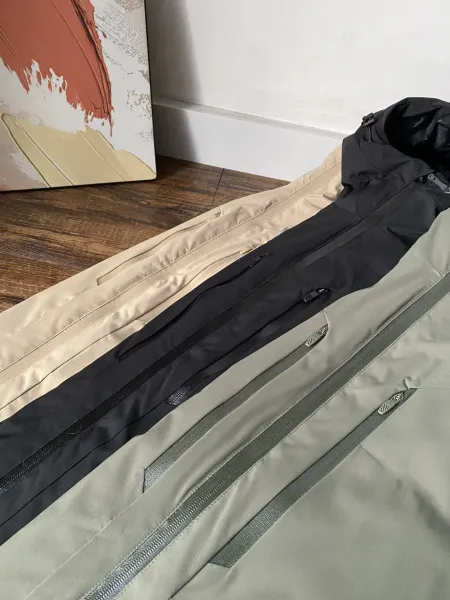 Alo Yoga Performance Hooded Windbreaker Army Green Jacket - 10