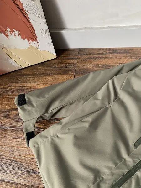 Alo Yoga Performance Hooded Windbreaker Army Green Jacket - 19