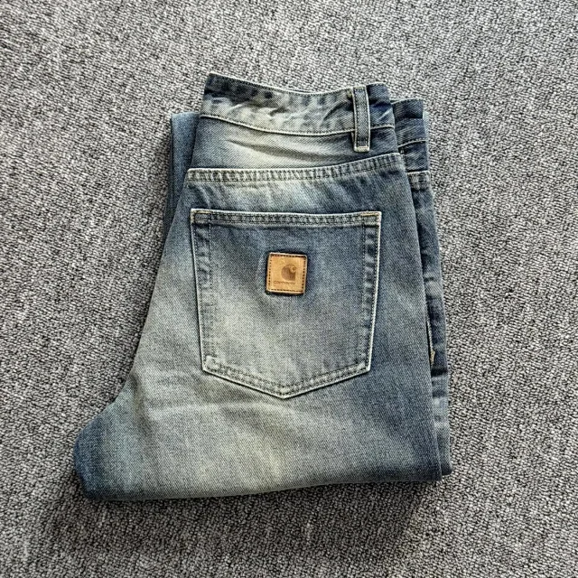 Carhartt Jeans Straight-Leg with Logo Back Pocket Patch product detail image 39