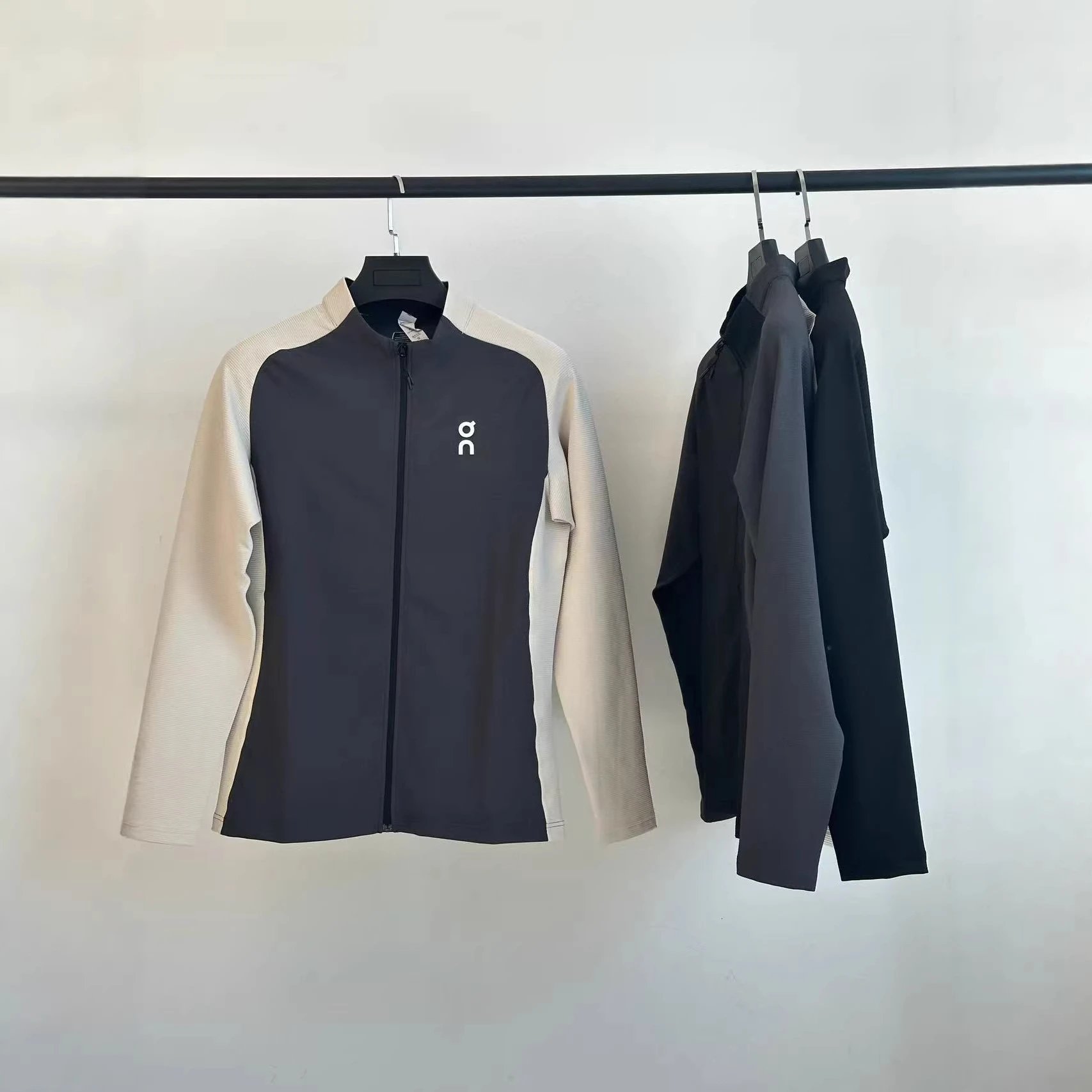 On Running Cloudswift White Black Contrast Zip-Up Jacket