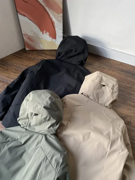Alo Yoga Performance Hooded Windbreaker Army Green Jacket - 15