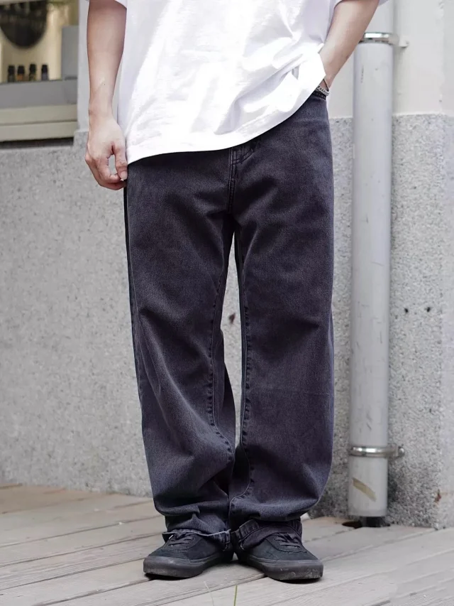 Carhartt Jeans Straight-Leg with Logo Back Pocket Patch product detail image 3