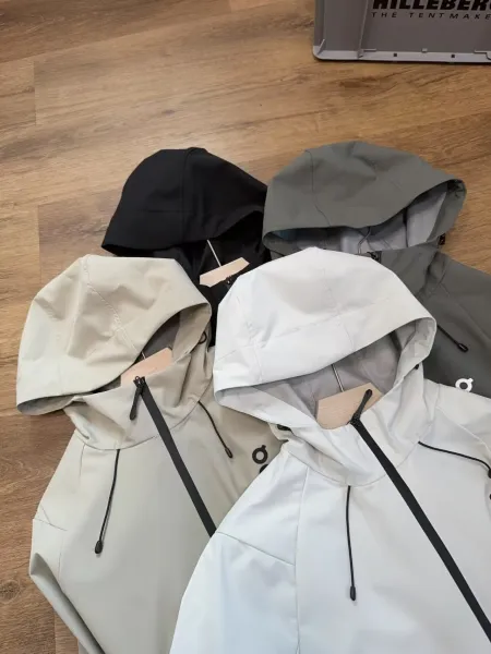 On Running Windbreaker Jacket Beige Outerwear - 7