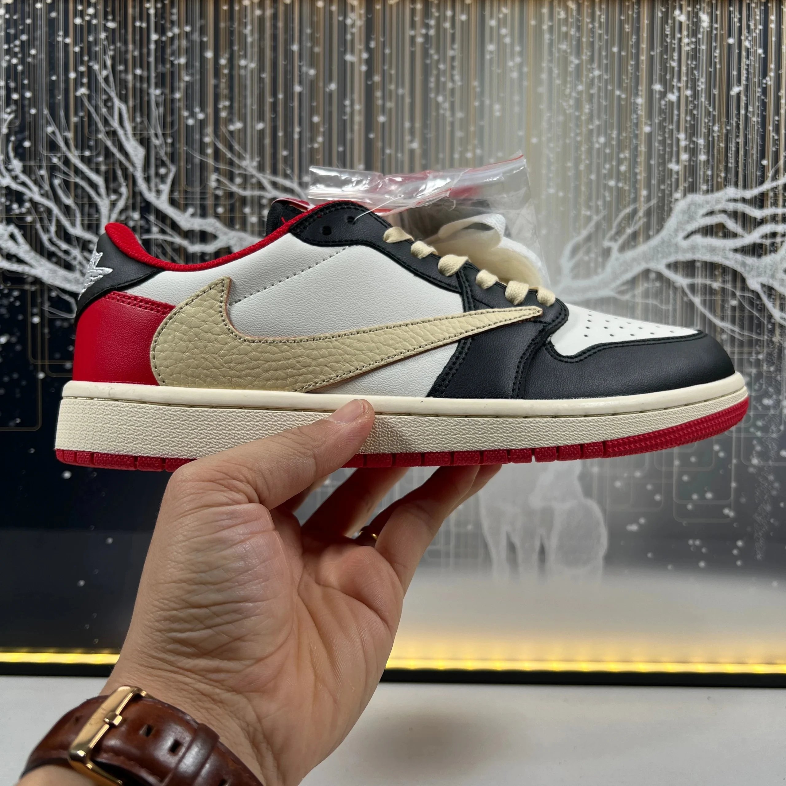 DM7866 160 Black Red
