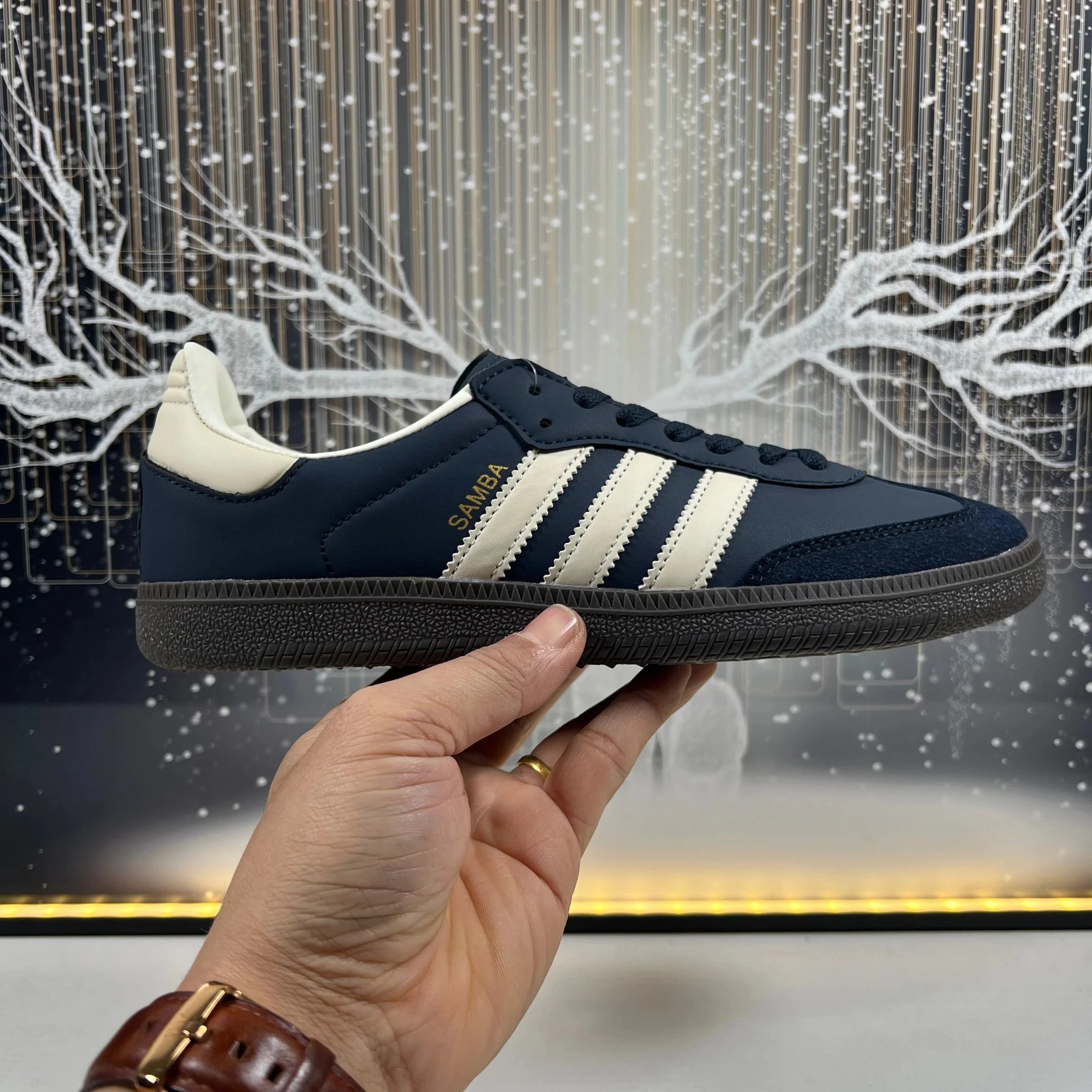 ID2056 Blue/White