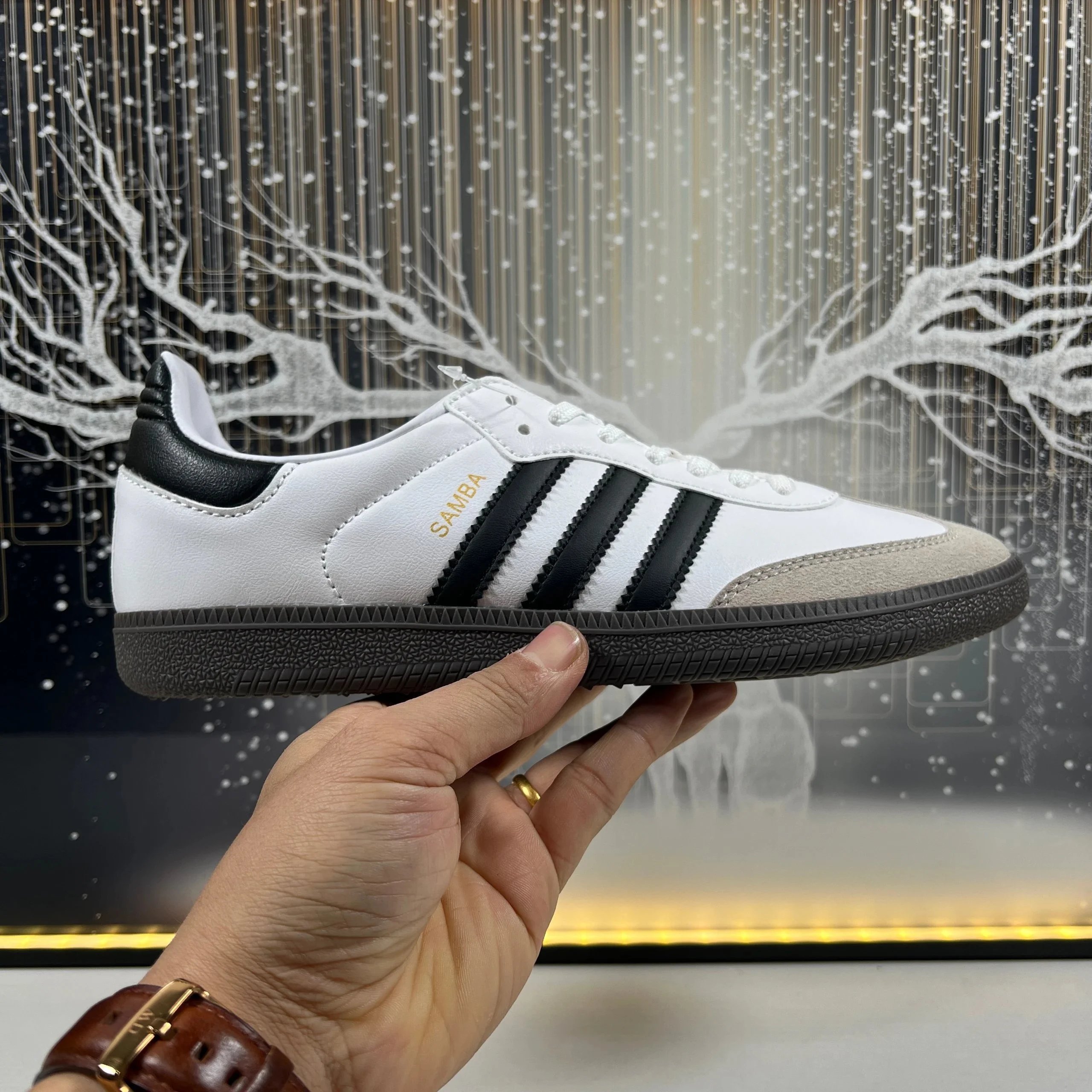 B75806 White