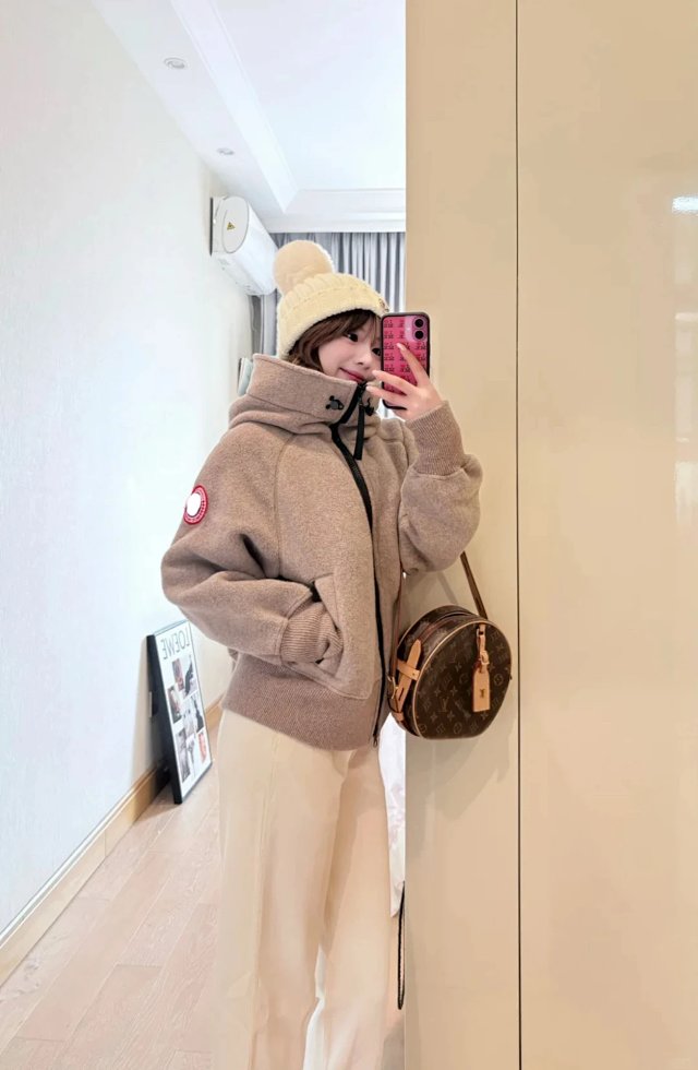 Canada Goose Grey Hooded Zip-Up Wool Jacket: seller detail photo 6