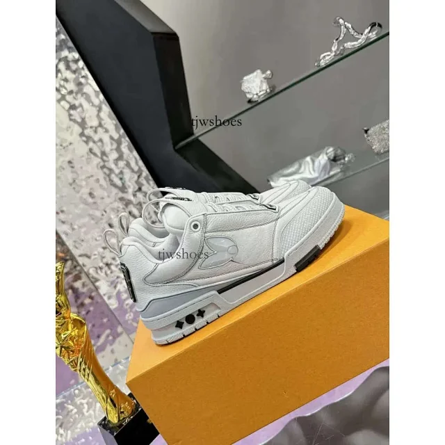 Louis Vuitton Sneakers LV Trainer low-top monogram product detail image 24
