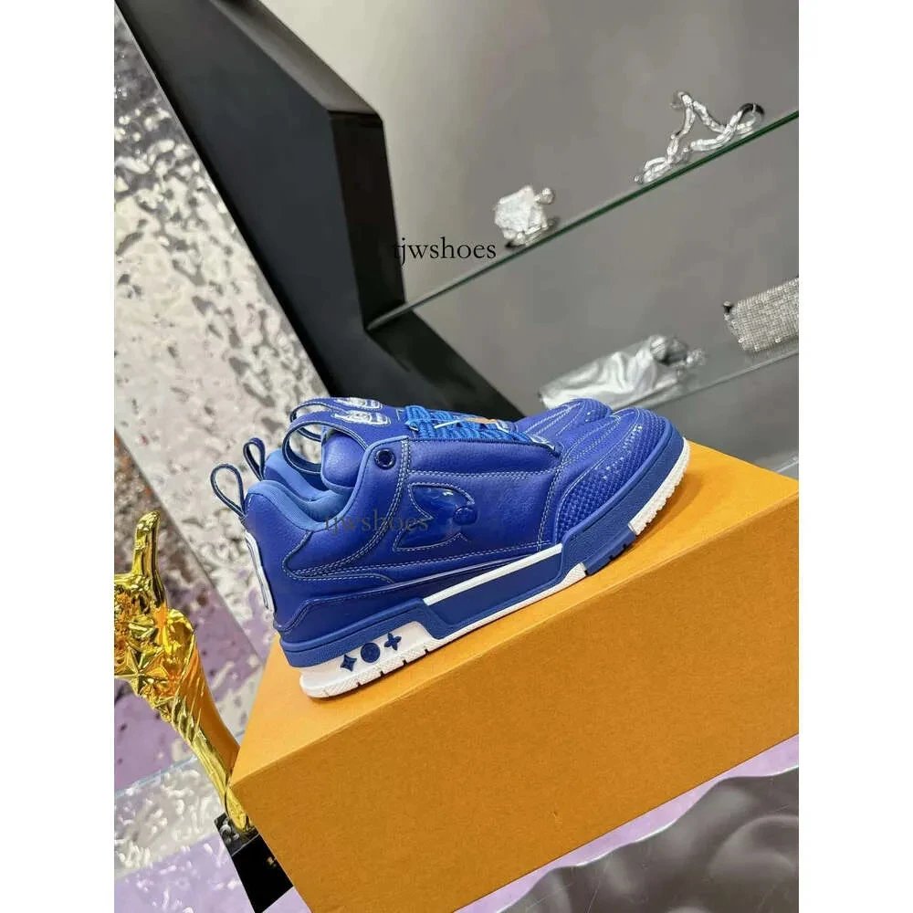 Louis Vuitton Sneakers LV Trainer low-top monogram — 22