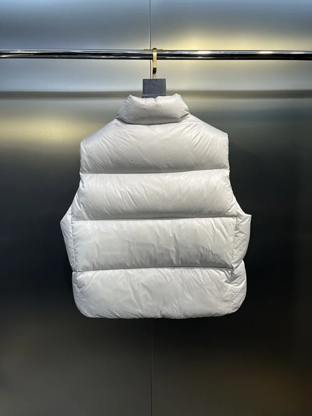 Canada Goose Vests Quilted high-collar puffer vest product detail image 8
