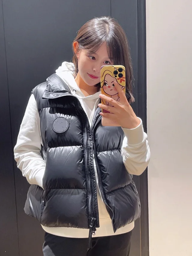 Canada Goose Vests Quilted high-collar puffer vest product detail image 13