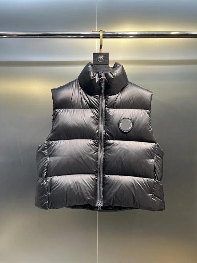 Canada Goose Vests Quilted high-collar puffer vest product detail image 2