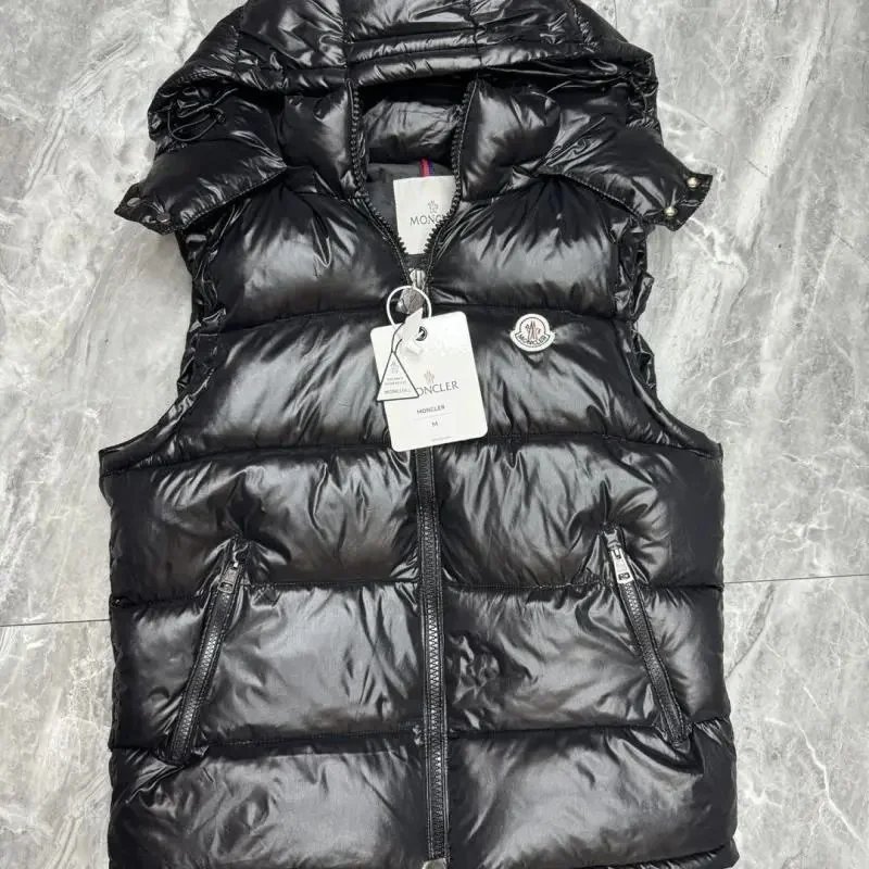 Moncler Down Jackets Hooded color-block puffer jacket — 31