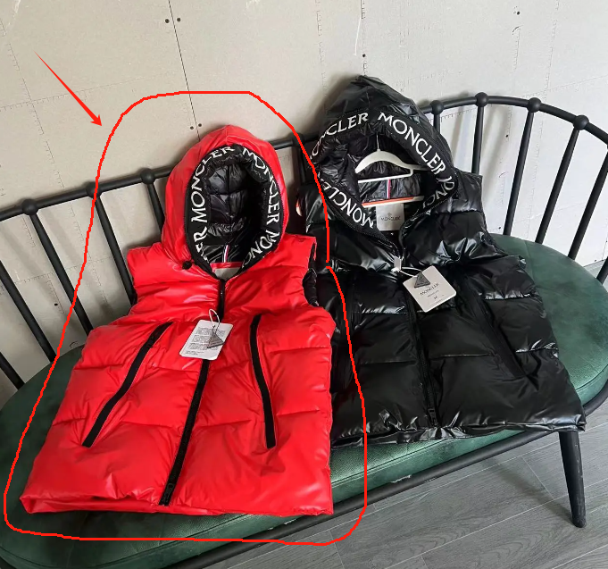 Moncler Down Jackets Hooded color-block puffer jacket — 33 (red/red)