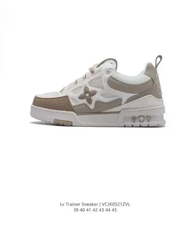 Louis Vuitton LV Trainer Sneaker product detail image 2