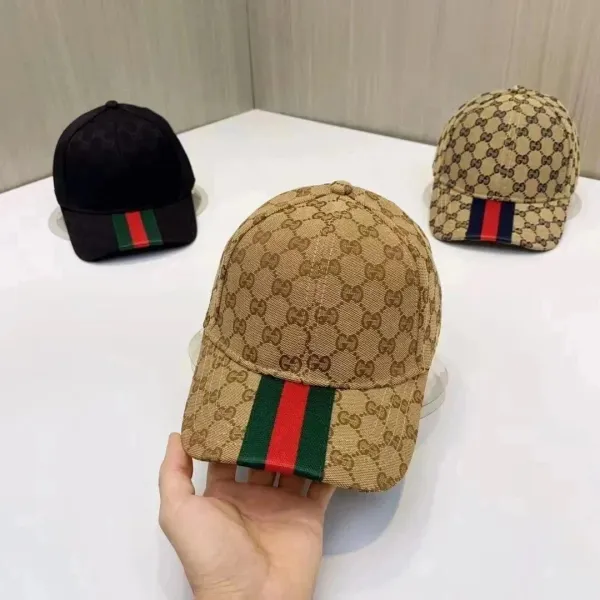 Gucci GG Supreme Baseball Cap Beige and Black - 1