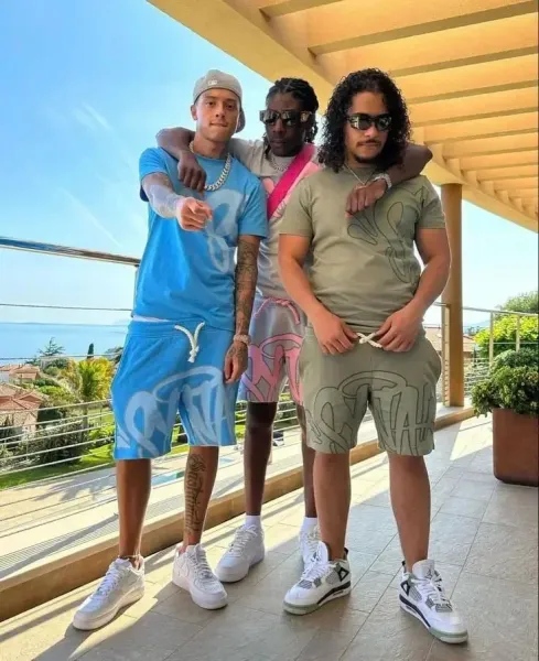 Off-White Graffiti Print Gray T-Shirt and Shorts Set - 5