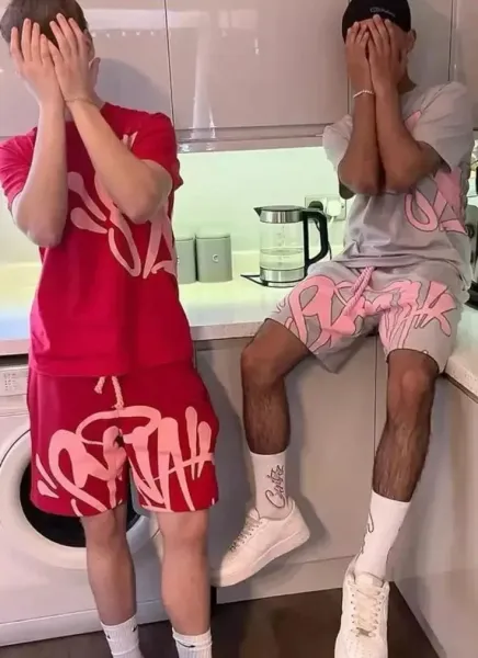 Off-White Graffiti Print Gray T-Shirt and Shorts Set - 6