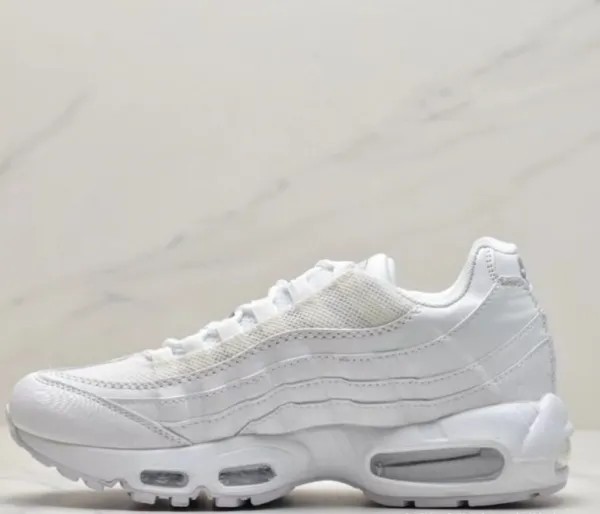 Nike Air Max 95 Black/Gold Sneakers - 6