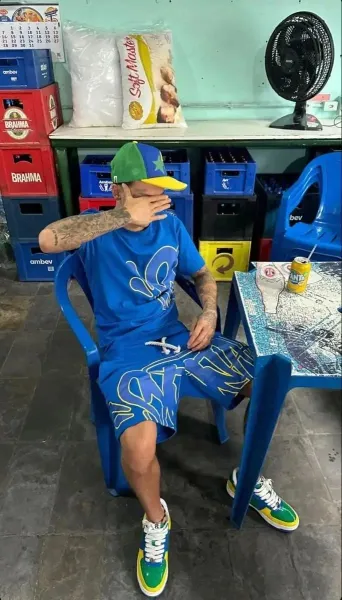 Off-White Graffiti Print Gray T-Shirt and Shorts Set - 7