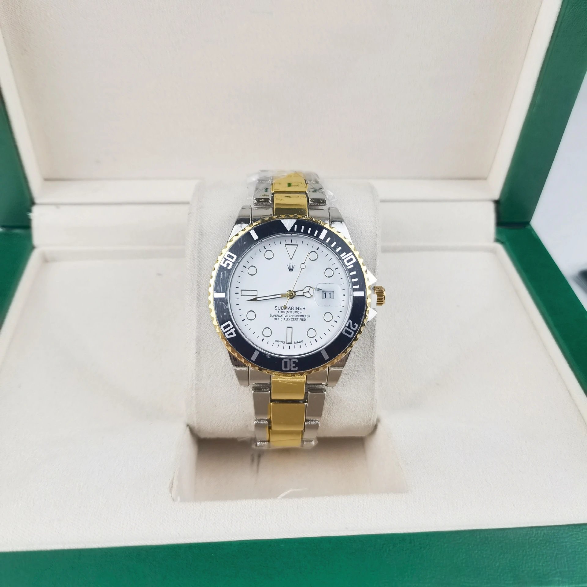 Foreign trade, cross-border diving quartz watch, green water ghost with steel strap, 3-hand calendar watch&mdash;factory wholesale for cross-border sales.- OMGBUY - 135852