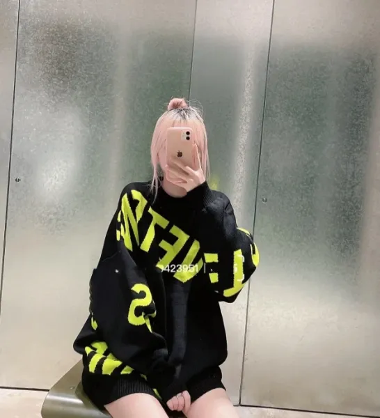 Vetements Oversized Logo Knit Sweater Black - 8