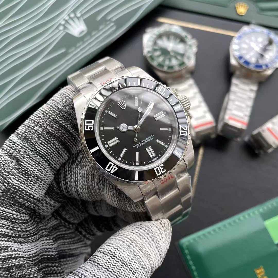 Silver-Toned Dive Watch with Black Dial