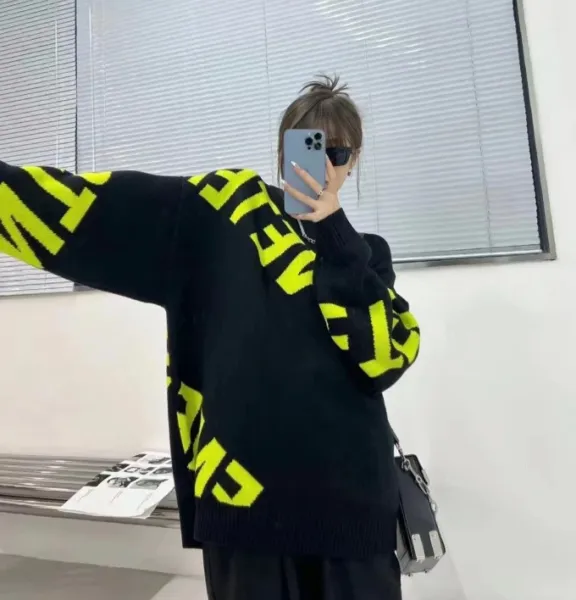 Vetements Oversized Logo Knit Sweater Black - 9