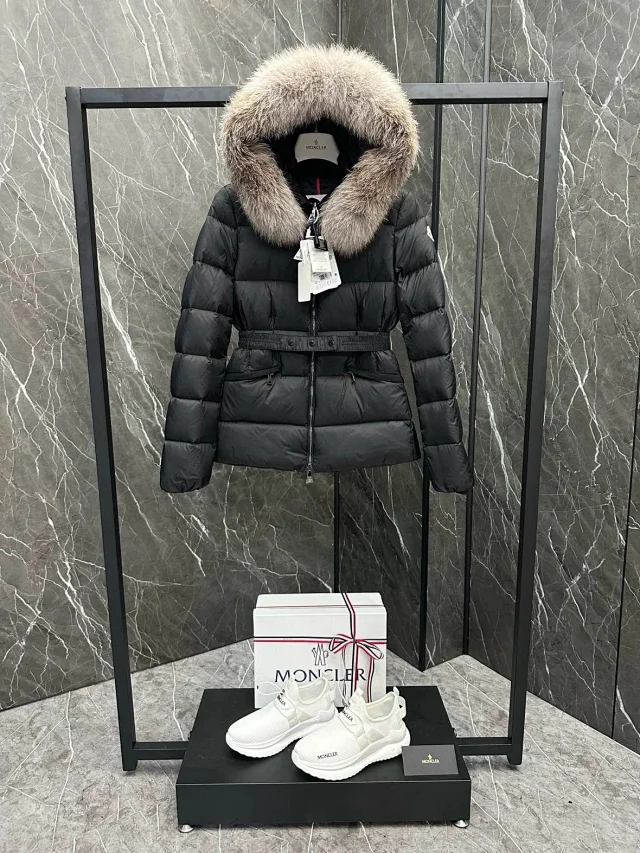 Moncler Down Jackets Belted fur-trim hood puffer jacket product detail image 5