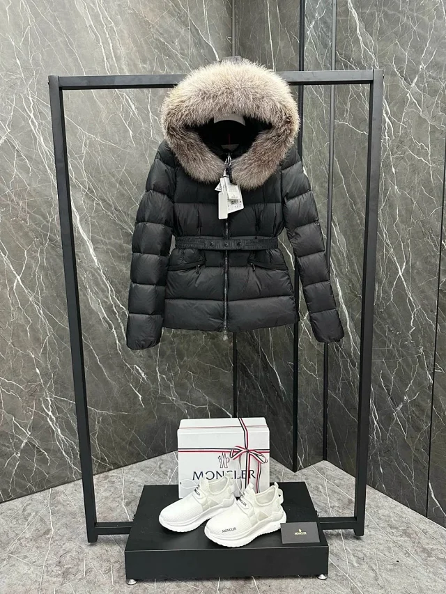 Moncler Down Jackets Belted fur-trim hood puffer jacket product detail image 4
