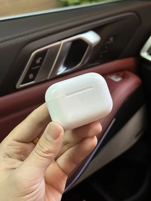 Apple AirPods wireless earbuds product detail image 6