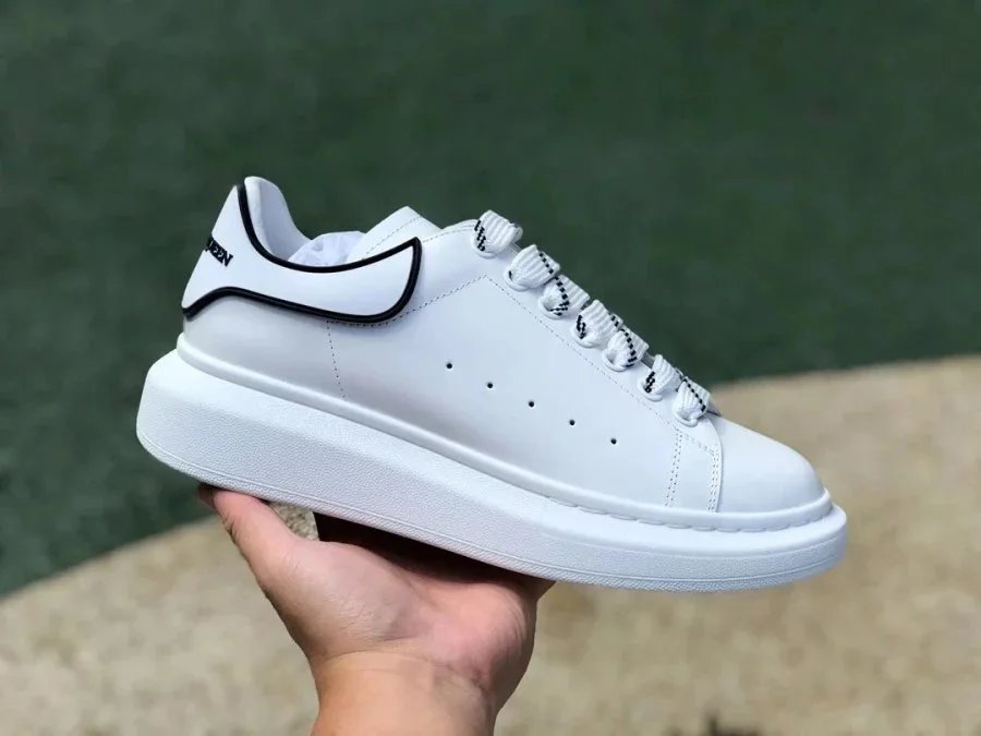 Black stripe tail