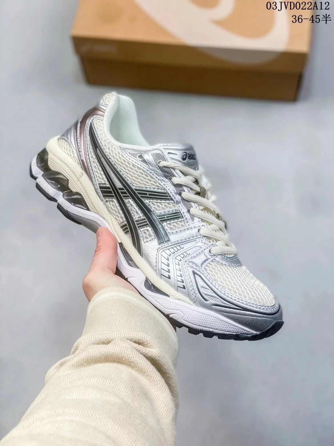 Asics Sneakers · 4