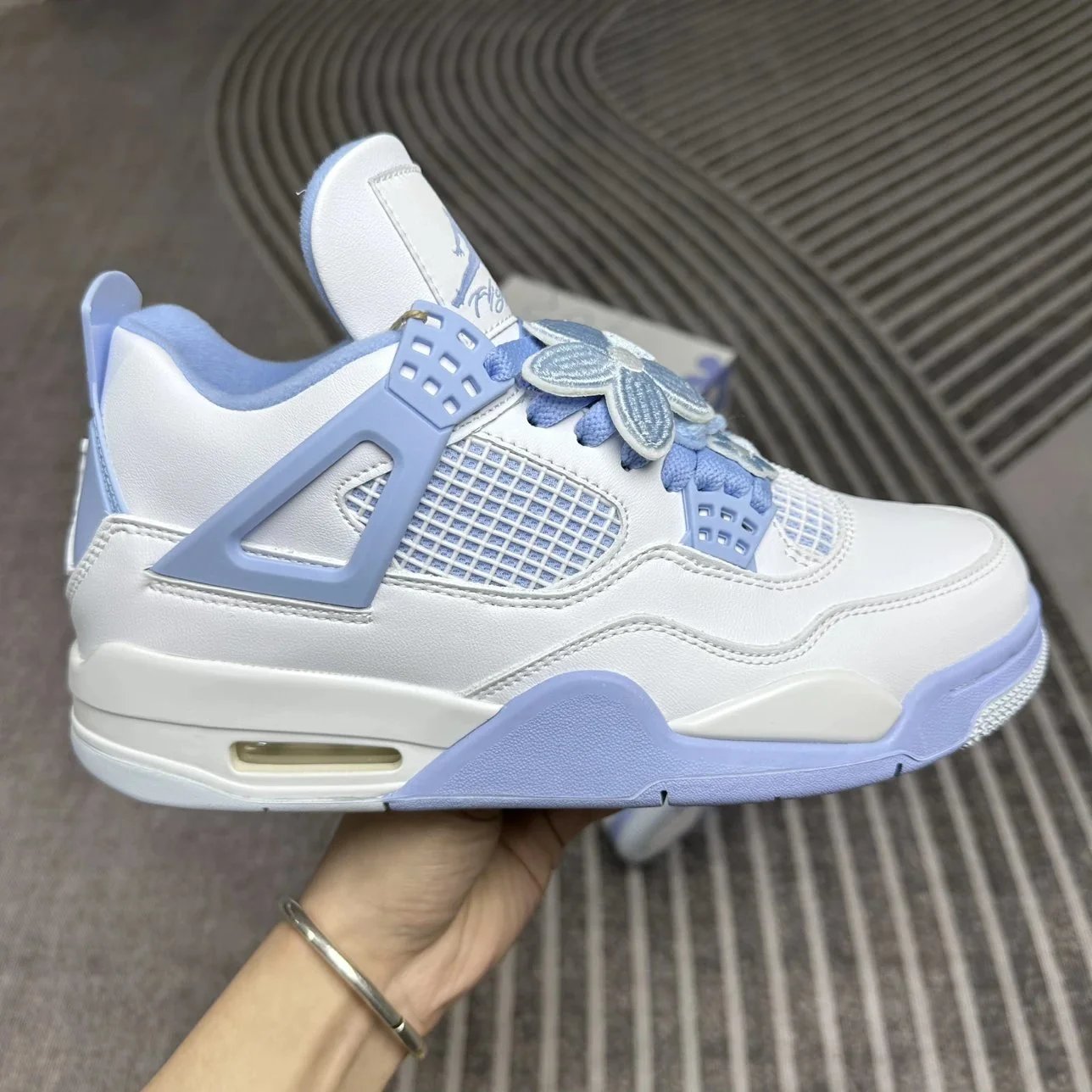 [2025 New] Jordan Air Jordan 4 "ALUMINUM" Comfortable and versatile Non-slip wear-resistant low-top retro basketball shoes Women's White and blue AJ4 lace-up blue small flower