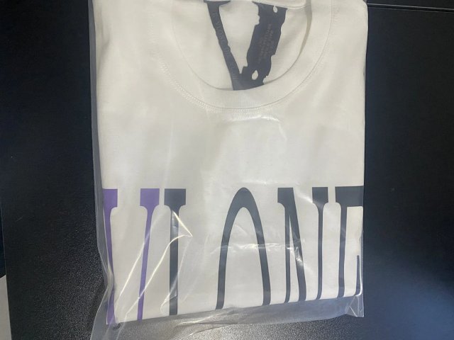 Vlone Sweatshirt: seller detail photo 4