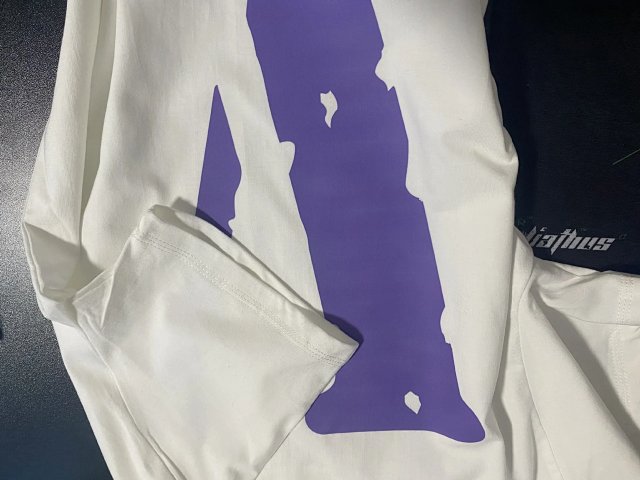 Vlone Sweatshirt: seller detail photo 5