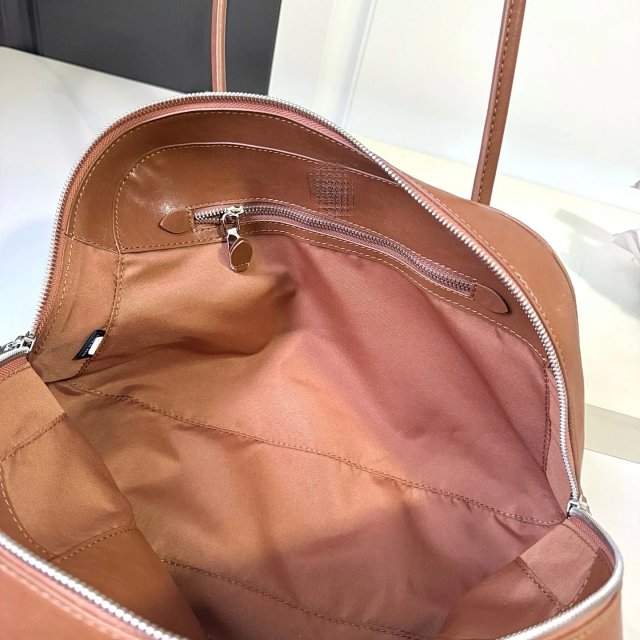 Miumiu: seller detail photo 7