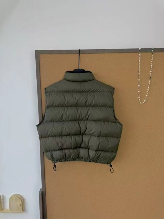 Padded Light Ponge Vest: seller detail photo 5