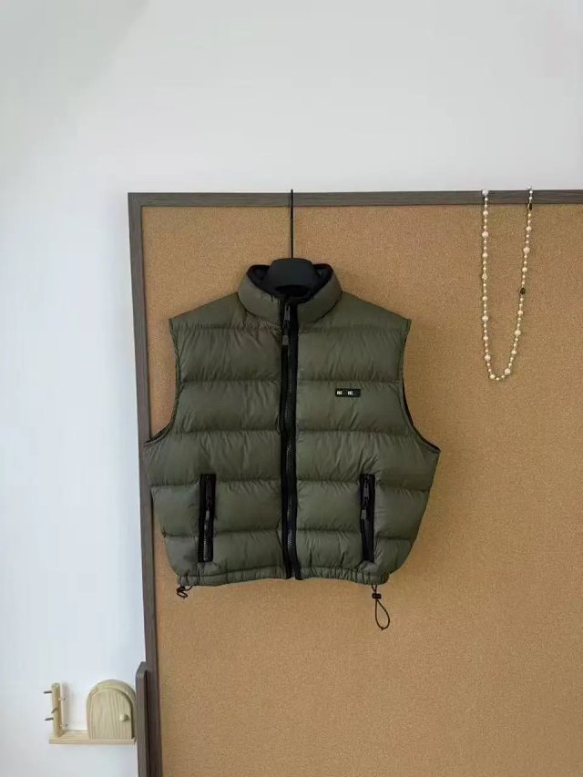 Padded Light Ponge Vest: seller detail photo 2