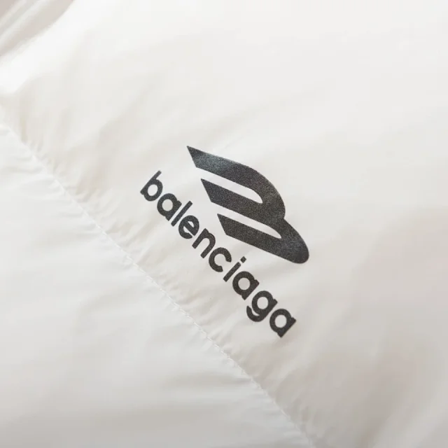 Balenciaga Down Jackets Logo-Print Puffer Jacket product detail image 13