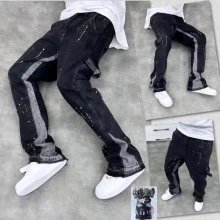 黑色