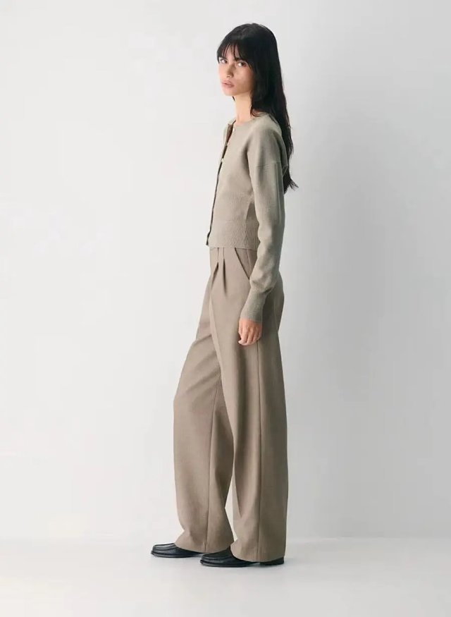 Aritzia Wilfred: seller detail photo 3