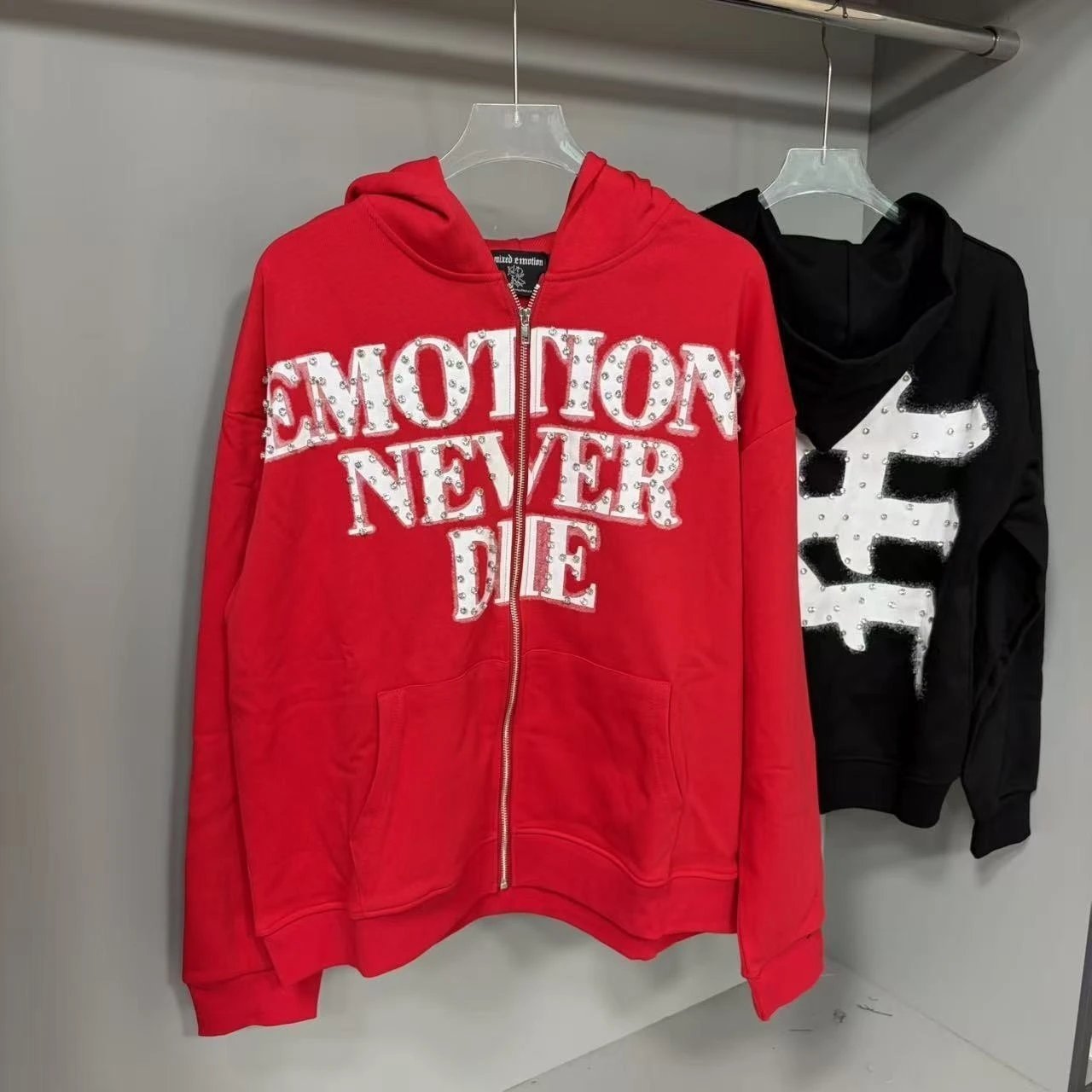 EM82 Red