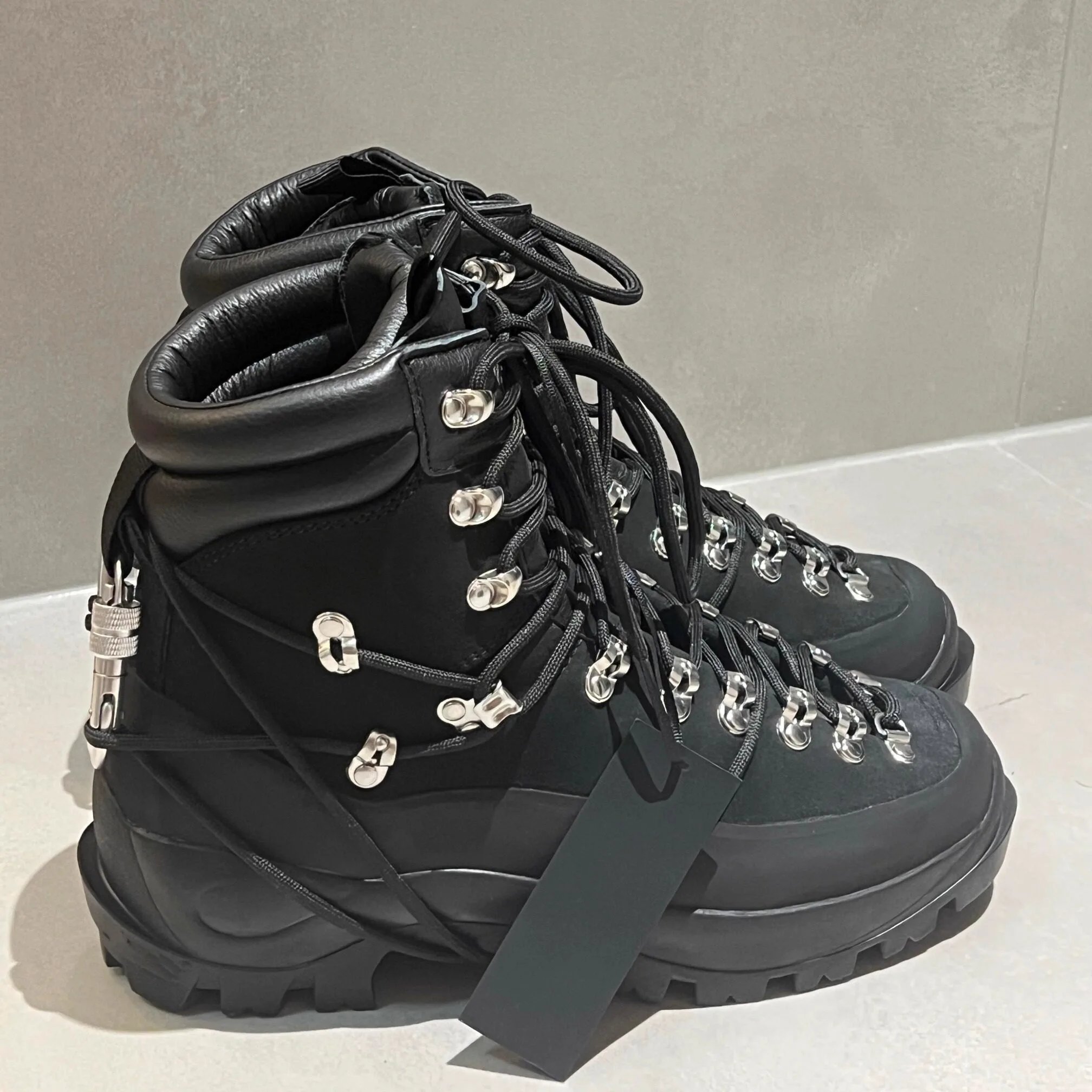 Dark retro high top hiking boots, motorcycle boots, men's thick soled Martin boots, hiking boots, leather metal button studs, short boots